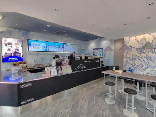 【丝路新地标】瑞幸咖啡入驻喀什水城！当千年古城邂逅万店咖啡巨头，快来解锁 "咖啡 + 文旅" 新体验